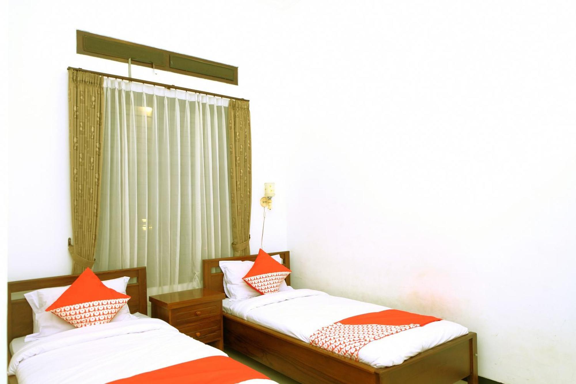 Oyo 350 D' Maktab Homestay Syariah Malang Exteriör bild