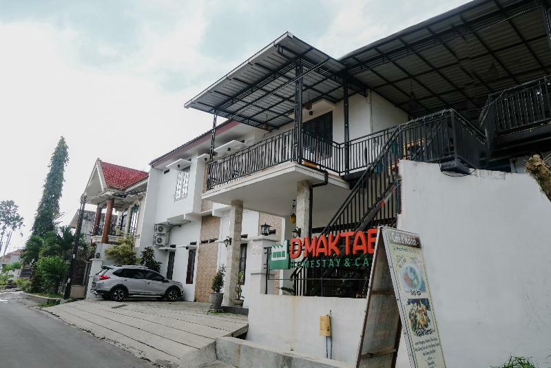 Oyo 350 D' Maktab Homestay Syariah Malang Exteriör bild