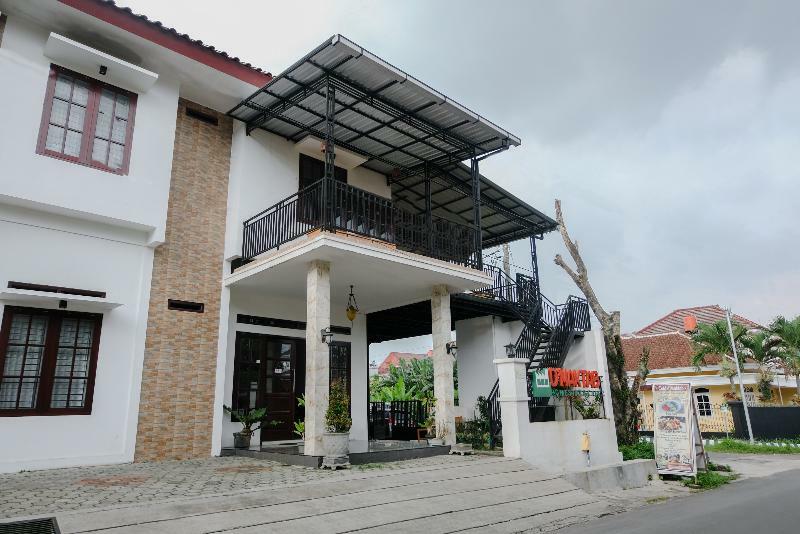 Oyo 350 D' Maktab Homestay Syariah Malang Exteriör bild